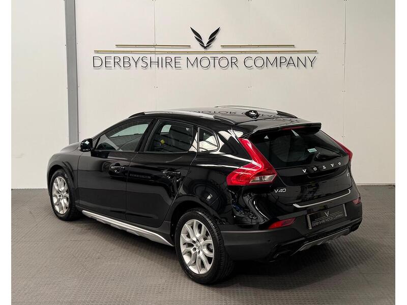 Volvo V40 Cross Country 1.5 T3 Pro Hatchback 5dr Petrol Auto Euro 6 (s/s) (152 ps) - U973