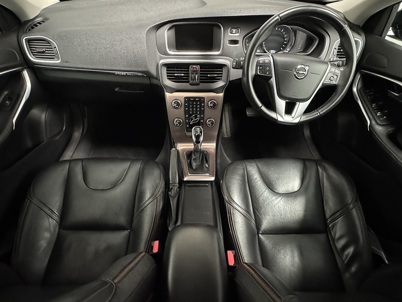 Volvo V40 Cross Country 1.5 T3 Pro Hatchback 5dr Petrol Auto Euro 6 (s/s) (152 ps) - U973