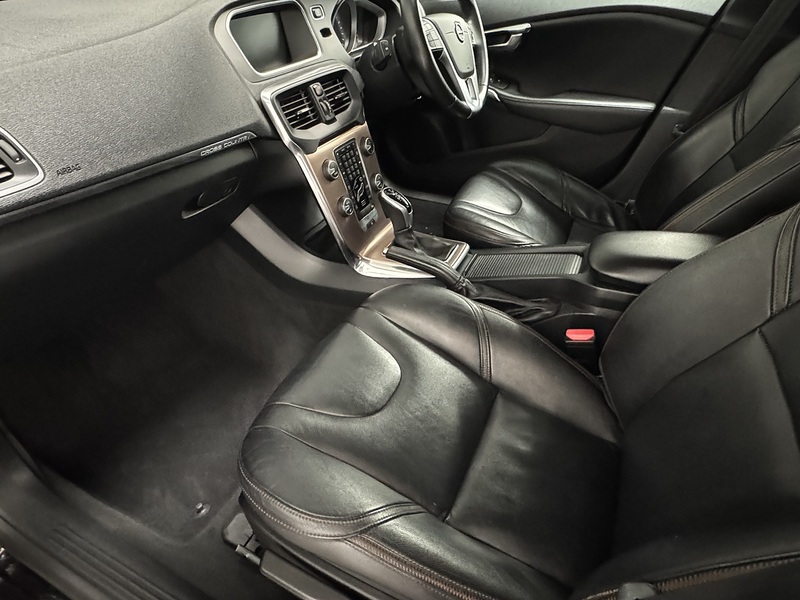 Volvo V40 Cross Country 1.5 T3 Pro Hatchback 5dr Petrol Auto Euro 6 (s/s) (152 ps) - U973