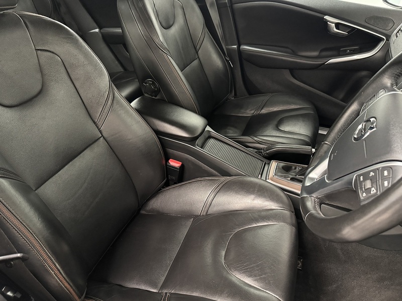 Volvo V40 Cross Country 1.5 T3 Pro Hatchback 5dr Petrol Auto Euro 6 (s/s) (152 ps) - U973