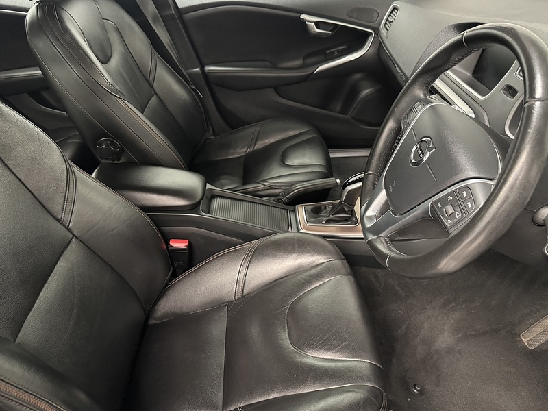 Volvo V40 Cross Country 1.5 T3 Pro Hatchback 5dr Petrol Auto Euro 6 (s/s) (152 ps) - U973