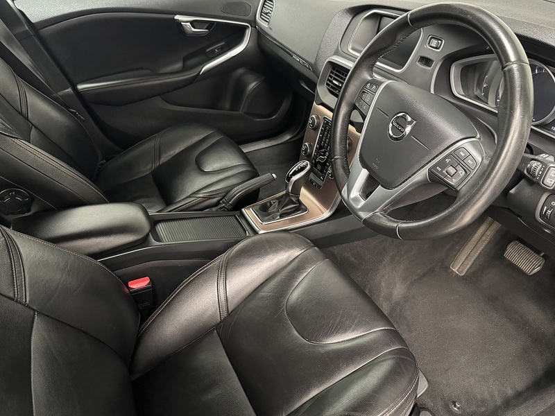 Volvo V40 Cross Country 1.5 T3 Pro Hatchback 5dr Petrol Auto Euro 6 (s/s) (152 ps) - U973