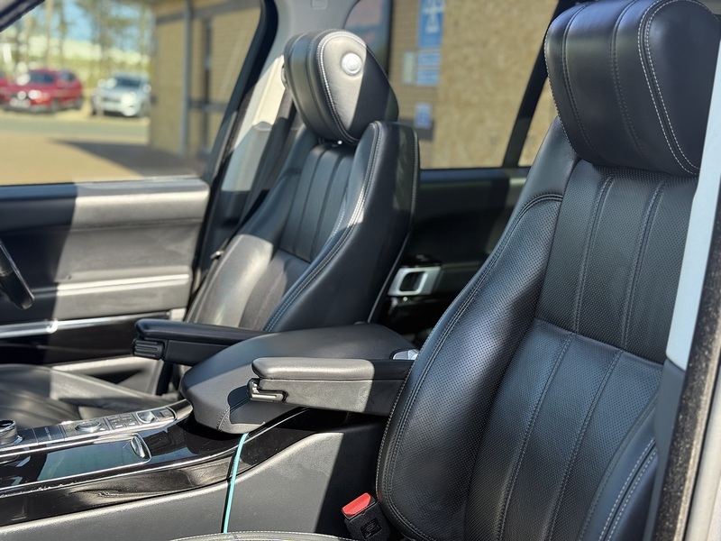 Land Rover 4.4 SD V8 Vogue SE SUV 5dr Diesel Auto 4WD Euro 6 (s/s) (339 ps)