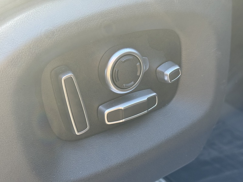 Land Rover 4.4 SD V8 Vogue SE SUV 5dr Diesel Auto 4WD Euro 6 (s/s) (339 ps)