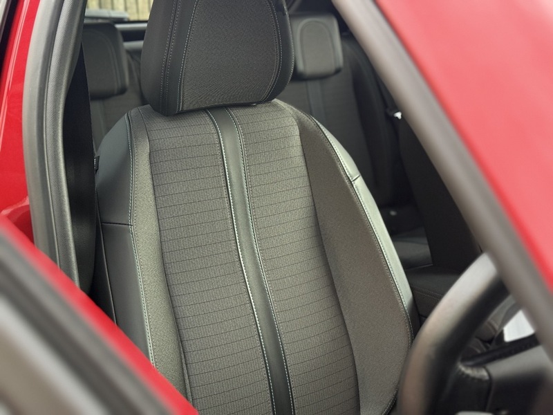 Peugeot 50kWh Allure Hatchback 5dr Electric Auto (136 ps)