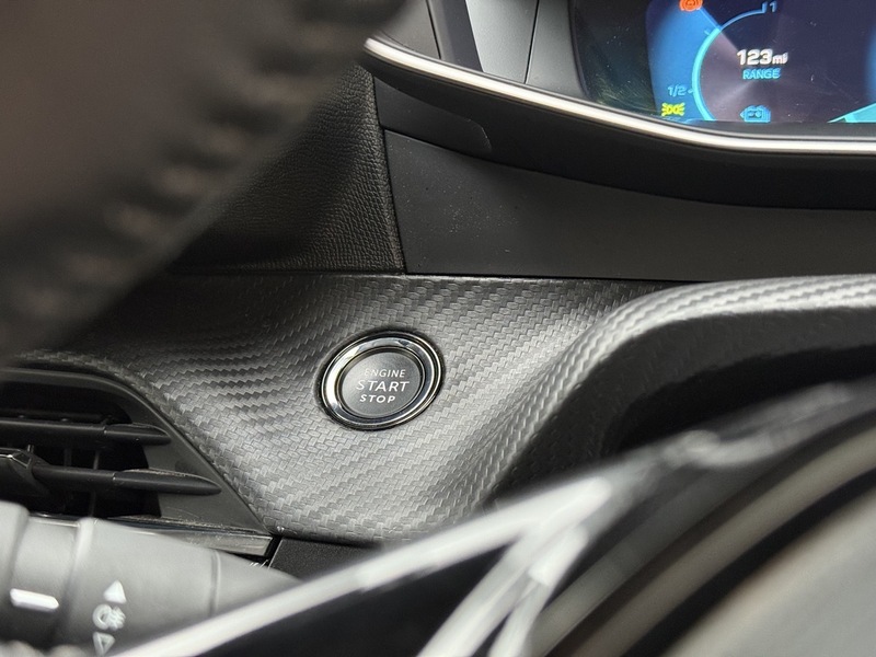 Peugeot 50kWh Allure Hatchback 5dr Electric Auto (136 ps)