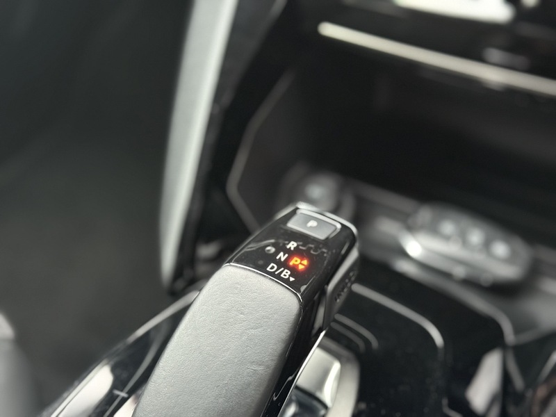 Peugeot 50kWh Allure Hatchback 5dr Electric Auto (136 ps)