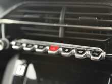 Peugeot E-208 Allure 