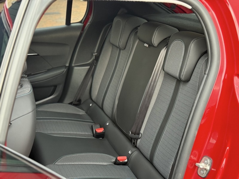 Peugeot 50kWh Allure Hatchback 5dr Electric Auto (136 ps)