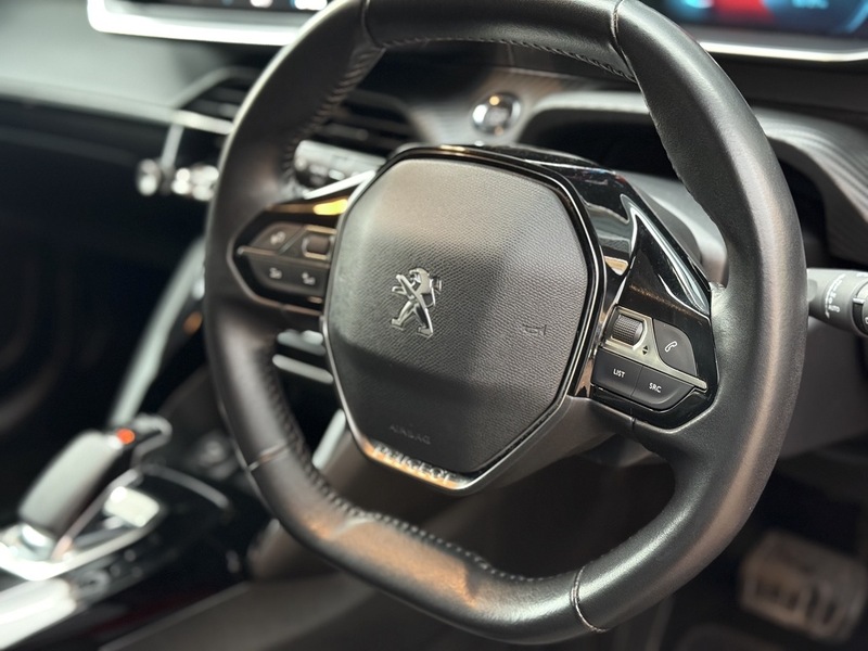 Peugeot 50kWh Allure Hatchback 5dr Electric Auto (136 ps)