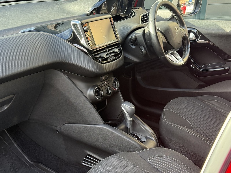 Peugeot 1.2 PureTech Allure Hatchback 5dr Petrol EAT Euro 6 (s/s) (110 ps)