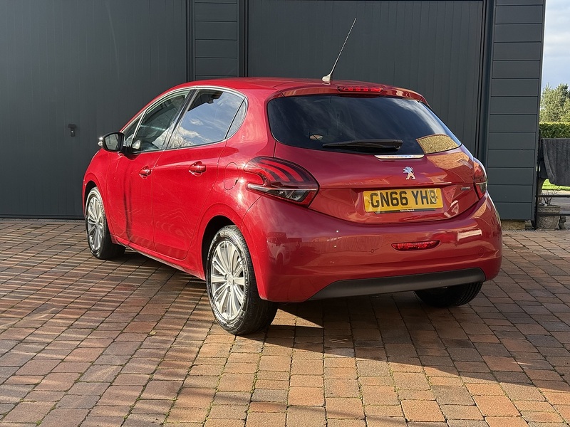 Peugeot 1.2 PureTech Allure Hatchback 5dr Petrol EAT Euro 6 (s/s) (110 ps)