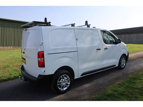 Vauxhall Vivaro 2.0 Turbo D 3100 Dynamic Panel Van 6dr Diesel Manual L1 H1 Euro 6 (s/s) (120 ps) - U192