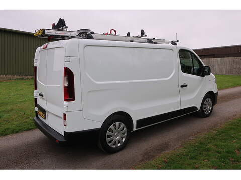 Renault Trafic 2.0 dCi ENERGY 30 Business+ Panel Van 5dr Diesel Manual SWB Standard Roof Euro 6 (s/s) (120 ps) - U199