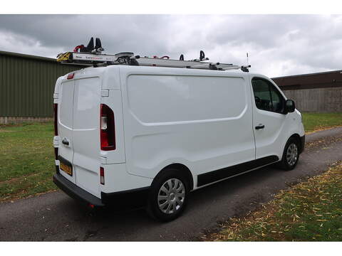 Renault Trafic 2.0 dCi ENERGY 30 Business+ Panel Van 5dr Diesel Manual SWB Standard Roof Euro 6 (s/s) (120 ps) - U230