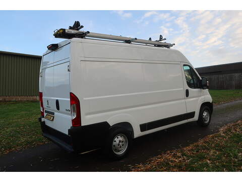 Peugeot Boxer 2.2 BlueHDi 335 Professional Panel Van 5dr Diesel Manual L2 H2 Euro 6 (s/s) (140 ps) - U362