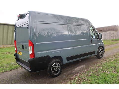 Fiat Ducato 2.2 MultijetIII 35 Panel Van 5dr Diesel Auto L2 H2 Euro 6 (s/s) (140 ps) - U424