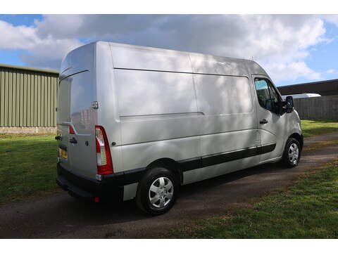 Nissan Interstar 2.3 dCi 35 Tekna Panel Van 4dr Diesel Manual FWD L2 H2 Euro 6 (135 ps) - U448