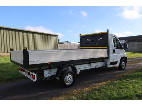 Peugeot Boxer 2.2 BlueHDi 335 Built for Business Dropside 2dr Diesel Manual L4 Euro 6 (s/s) (140 ps) - U451