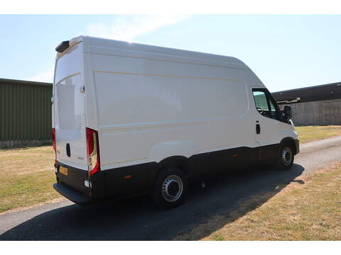 Iveco Daily 2.3D HPI 14V 35S 3520 Panel Van 5dr Diesel Manual L2 H3 Euro 6 (s/s) (136 ps) - U530