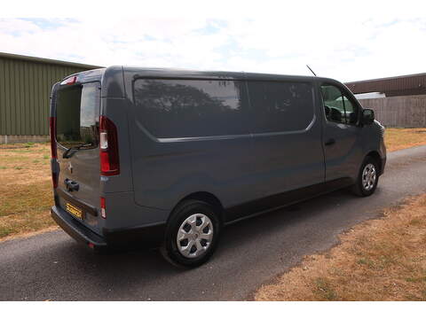 Renault Trafic 2.0 dCi Blue LL30 Business+ Panel Van 5dr Diesel EDC Auto L2 H1 Euro 6 (s/s) (150 ps) - U544