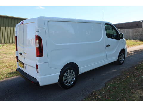 Nissan NV300 2.0 dCi 28 Acenta Panel Van 5dr Diesel Manual L1 H1 Euro 6 (120 ps) - U567