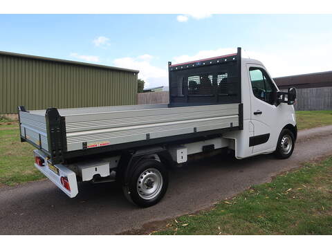 Nissan Interstar 2.3 dCi 35 Tekna Tipper 2dr Diesel Manual L2 Euro 6 (s/s) (145 ps) - U575