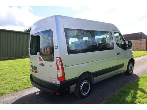 Renault Master Master 2.3 SM33 L1 H2 Business Wheelchair Accessible Minibus (125 bhp) - U70