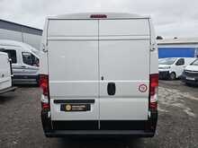 Peugeot Boxer 2.2 BlueHDi 335 Professional Panel Van 5dr Diesel Manual L2 H2 Euro 6 (s/s) (140 ps) 