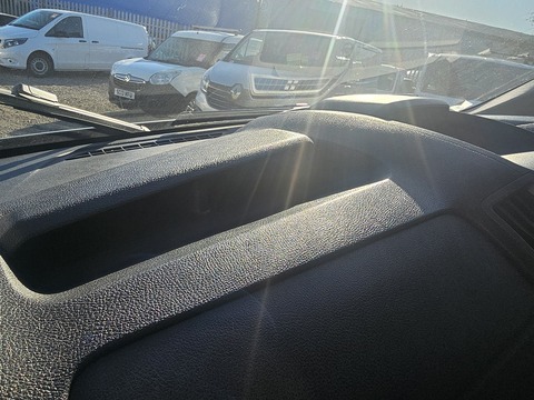 2.2 TDCi 460 HDT Minibus 4dr Diesel Manual L4 H3 (18 seats) (196 g/km, 123 bhp) Minibus Manual Diesel