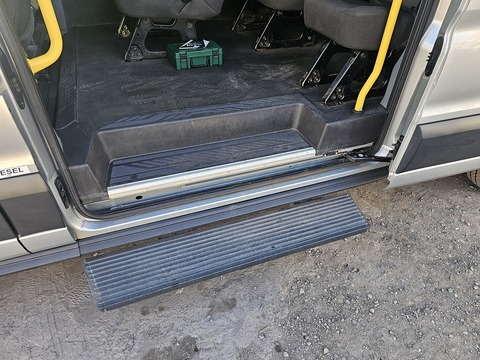 2.2 TDCi 460 HDT Minibus 4dr Diesel Manual L4 H3 (18 seats) (196 g/km, 123 bhp) Minibus Manual Diesel