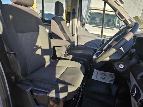 2.2 TDCi 460 HDT Minibus 4dr Diesel Manual L4 H3 (18 seats) (196 g/km, 123 bhp) Minibus Manual Diesel