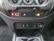 Mitsubishi L200 2.2 DI-D DC 4Life Pickup Double Cab 4dr Diesel Manual 4WD Euro 6 (s/s) (150 ps) 