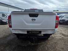 Nissan Navara 2.3 dCi Visia Pickup Double Cab 4dr Diesel Manual 4WD Euro 6 (s/s) (163 ps) 