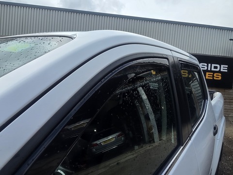 2.3 dCi Visia Pickup Double Cab 4dr Diesel Manual 4WD Euro 6 (s/s) (163 ps)