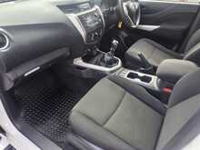 Nissan Navara 2.3 dCi Visia Pickup Double Cab 4dr Diesel Manual 4WD Euro 6 (s/s) (163 ps) 