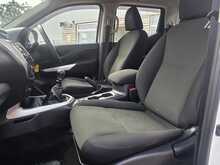 Nissan Navara 2.3 dCi Visia Pickup Double Cab 4dr Diesel Manual 4WD Euro 6 (s/s) (163 ps) 