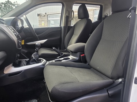 2.3 dCi Visia Pickup Double Cab 4dr Diesel Manual 4WD Euro 6 (s/s) (163 ps)