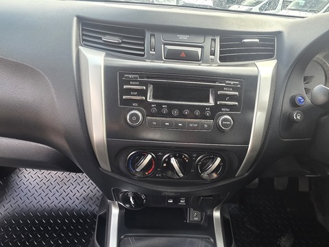2.3 dCi Visia Pickup Double Cab 4dr Diesel Manual 4WD Euro 6 (s/s) (163 ps)