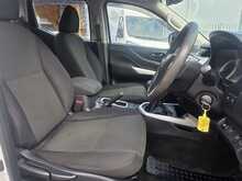 Nissan Navara 2.3 dCi Visia Pickup Double Cab 4dr Diesel Manual 4WD Euro 6 (s/s) (163 ps) 