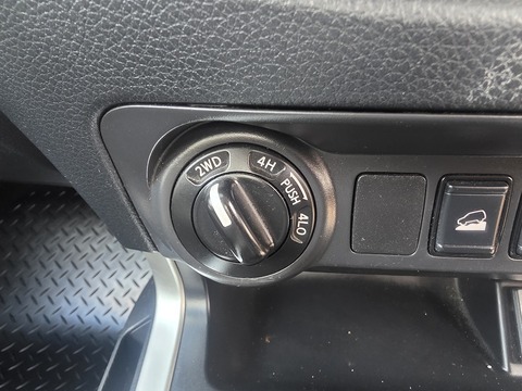 2.3 dCi Visia Pickup Double Cab 4dr Diesel Manual 4WD Euro 6 (s/s) (163 ps)