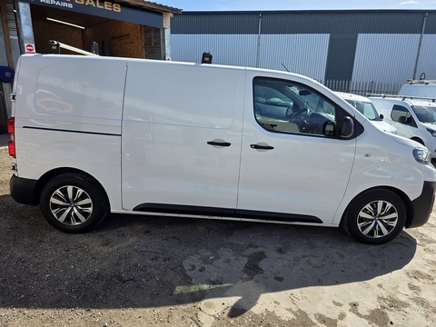 1.6 BlueHDi 1000 Professional Standard Panel Van 6dr Diesel Manual MWB Euro 6 (s/s) (115 ps)