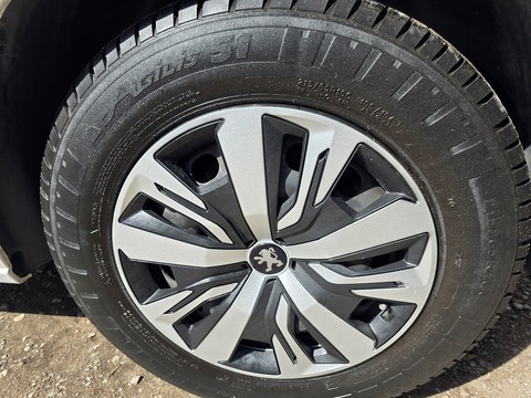1.6 BlueHDi 1000 Professional Standard Panel Van 6dr Diesel Manual MWB Euro 6 (s/s) (115 ps)