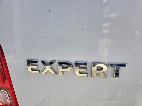 1.6 BlueHDi 1000 Professional Standard Panel Van 6dr Diesel Manual MWB Euro 6 (s/s) (115 ps)