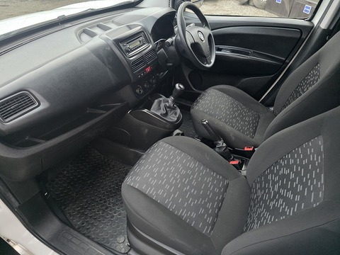 1.3 CDTi 2000 Temperature Controlled 3dr Diesel Manual FWD L1 H1 (133 g/km, 94 bhp)