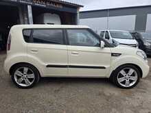 Kia Soul 1.6 Shaker SUV 5dr Petrol Manual Euro 4 (124 bhp) 