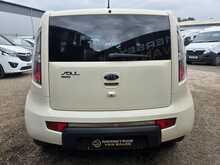 Kia Soul 1.6 Shaker SUV 5dr Petrol Manual Euro 4 (124 bhp) 