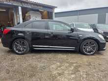 Suzuki Kizashi 2.4 16V Sport Saloon 4dr Petrol CVT 4WD Euro 5 (178 ps) 