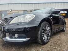 Suzuki Kizashi 2.4 16V Sport Saloon 4dr Petrol CVT 4WD Euro 5 (178 ps) 