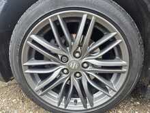 Suzuki Kizashi 2.4 16V Sport Saloon 4dr Petrol CVT 4WD Euro 5 (178 ps) 